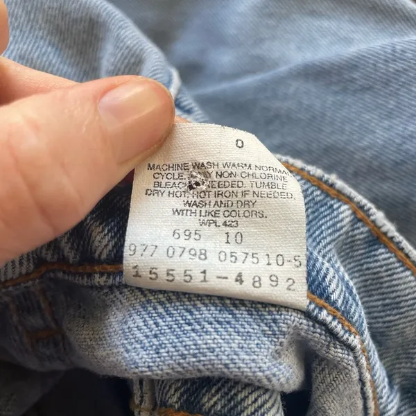 True vintage Levi’s 550s 90s vintage levis denim light wash relaxed fit tapered - Image 3
