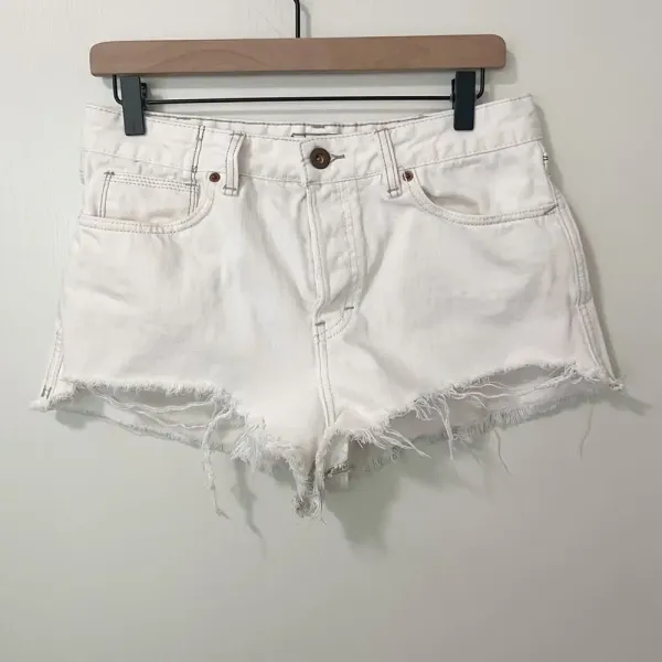 FREE PEOPLE Logan‎ Denim Shorts in Optic White size 29 - Image 2