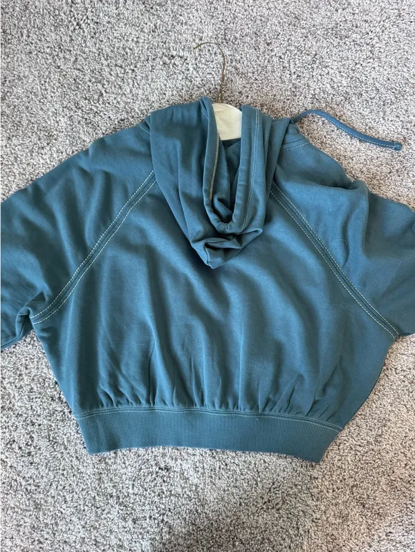 NWT urban outfitters cropped zip up - Image 4