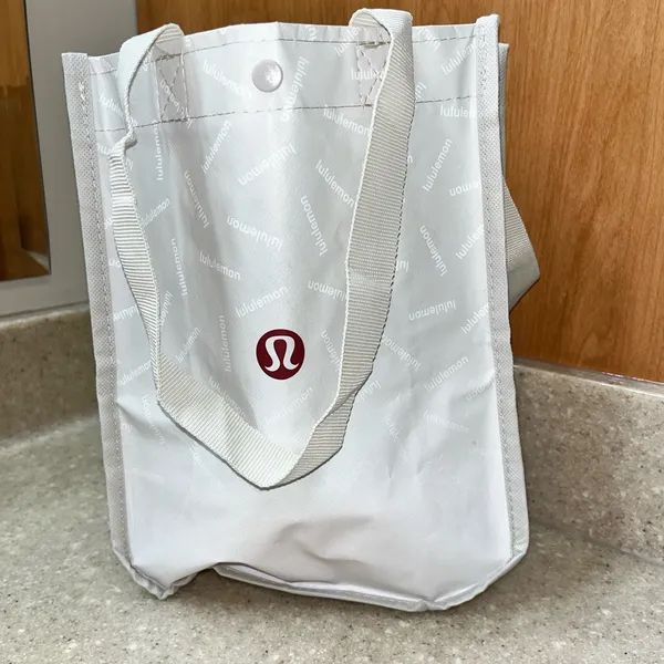 Lululemon and Kendra Scott shopping bags - Image 9