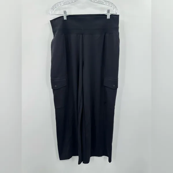 Athleta‎ Women’s Venice High Rise Wide Leg Cargo Pant Black Size XL - Image 2
