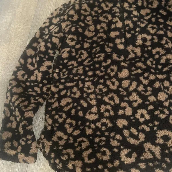 Koolaburra by Ugg animal print xs pullover‎ Black - Image 4