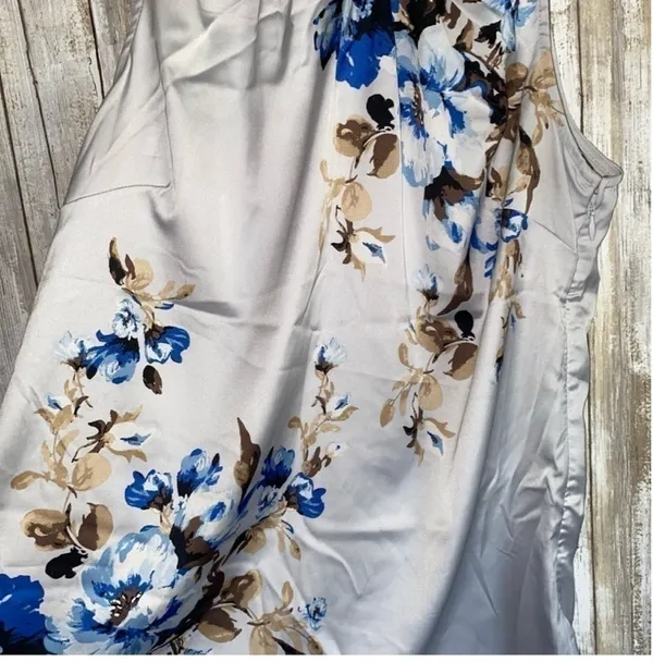 White House Black Market Lavender Floral Sleeveless Blouse •XS - Image 3