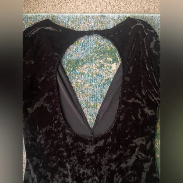 Victoria’s Secret velour long sleeve plunge open back thong bodysuit, size M/L - Image 8