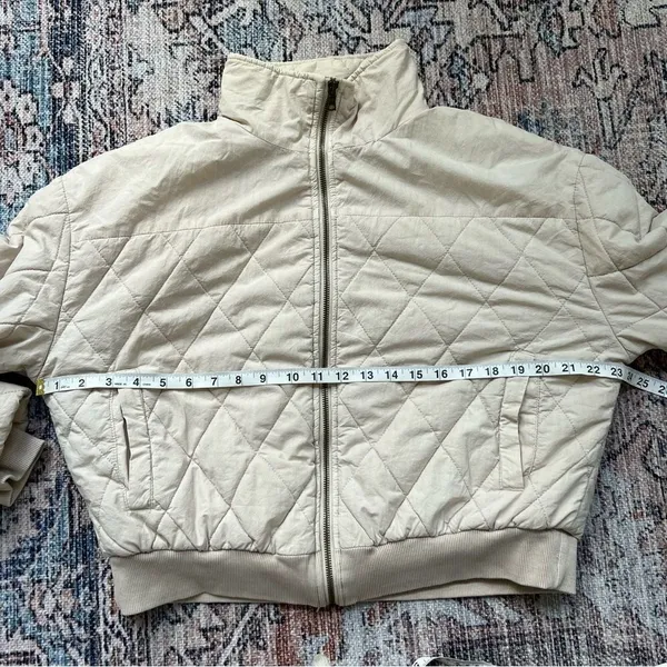 YFB Young Fabulous & Broke Cream Quilted Puffer Jacket Cropped Coat Size Small - Image 7