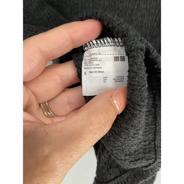 Uniqlo Womens Tank Top Black Textured Seersucker Boat Neck Size Small - Image 4