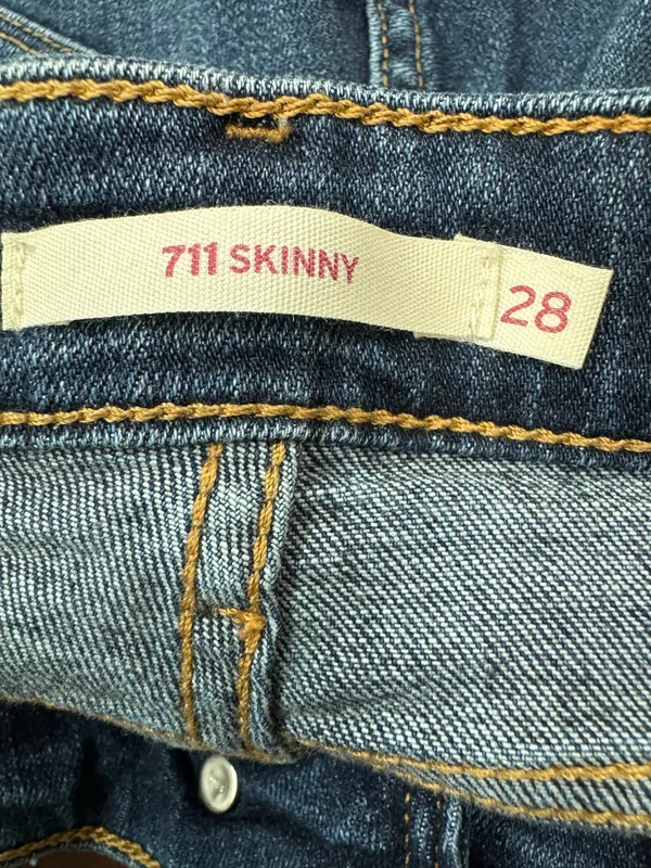 Levi’s 711 Skinny Jeans Size 28 - Image 5