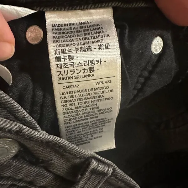 Levi wedgie button fly jeans 28 black - Image 4