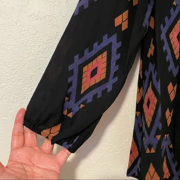 Lucky Brand Amelia Geometric Print Peasant Top SZ Medium‎ Black Blue Boho​ Aztec - Image 6