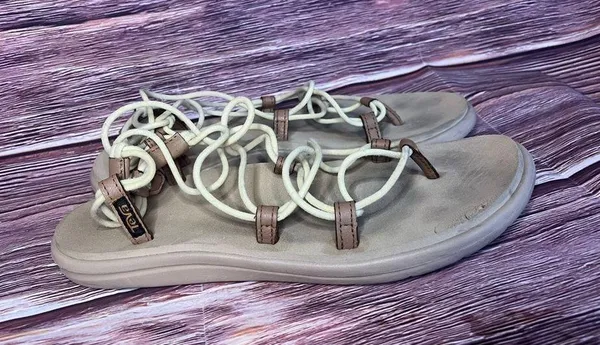 Teva Beige Sandal. Size 11. - Image 4