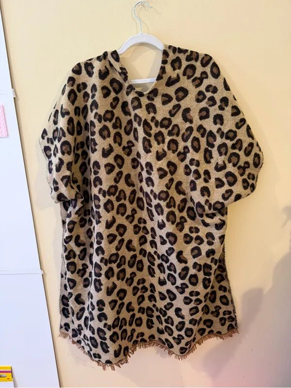 Do everything in love Leopard-Print Open Front Tunic in Brown and Black - Image 2