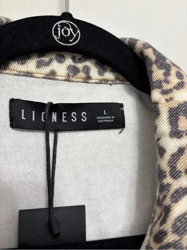 NEW Lioness Rider Seamed Denim Jacket in Beige Leopard Fade Print - Size L - Image 6