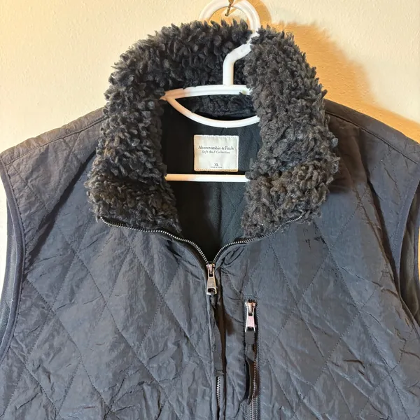 Abercrombie & Fitch Black Quilted Sherpa Mixed Media Puffer Vest‎ Size XL - Image 2