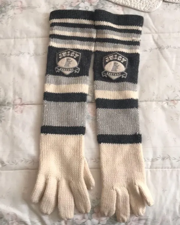 Juicy Couture gloves - Image 3