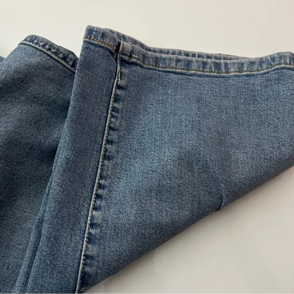 Levi’s • Mile High Wide Leg Crop Blue Jeans - Image 3