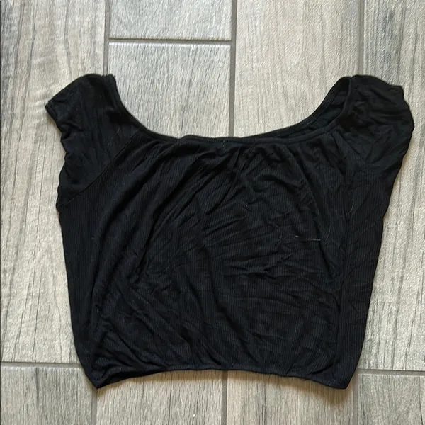 The Hanger Black Ruched Crop Blouse - Image 3
