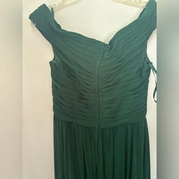 La Femme Green Off Shoulder Ruched Formal Gown Size 8 - Image 12