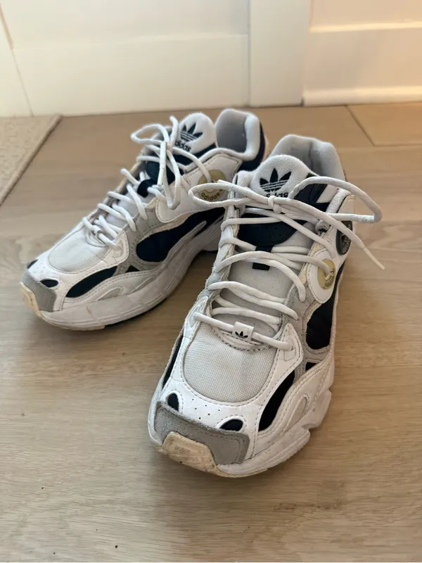 adidas Kids White and Black Retro Running Sneakers - Image 4