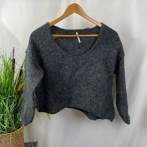 Free People Gray Cropped Long Sleeve Alpaca Wool V Neck Sweater M - Image 2