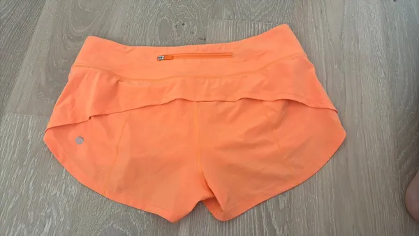 Lululemon Shorts Speed Up 2.5" - Image 2
