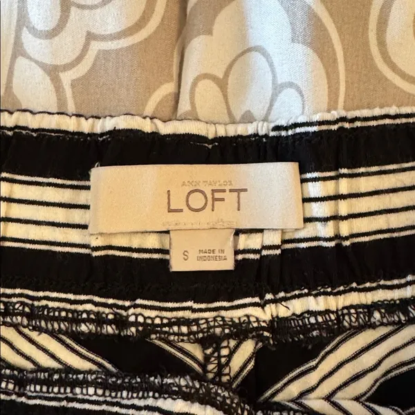 LOFT Black and White Striped Skater Skirt with Pockets Size Small - Image 5