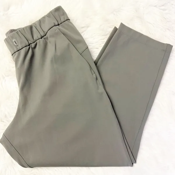 Lululemon On The Fly Pants – Women’s Size 6 – Dark Olive Green - Image 3