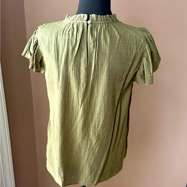 LOFT Dobby Stripe Shirred Ruffle Flutter Sleeve Tp in Olive Green. - Image 5