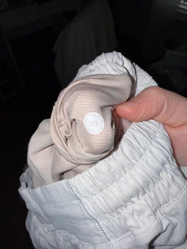 Lululemon Hotty Hot High-Rise 2.5" White - Image 5