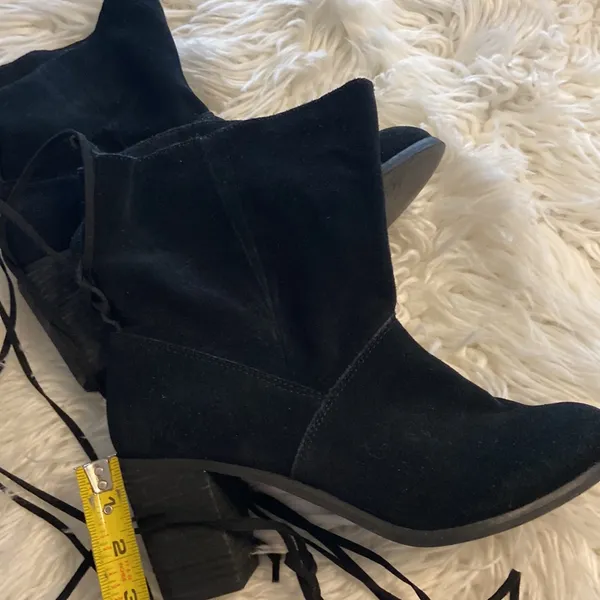 Toms Boots Size 11 Excellent Condition Color Black Heel 3” Stable Leather - Image 3