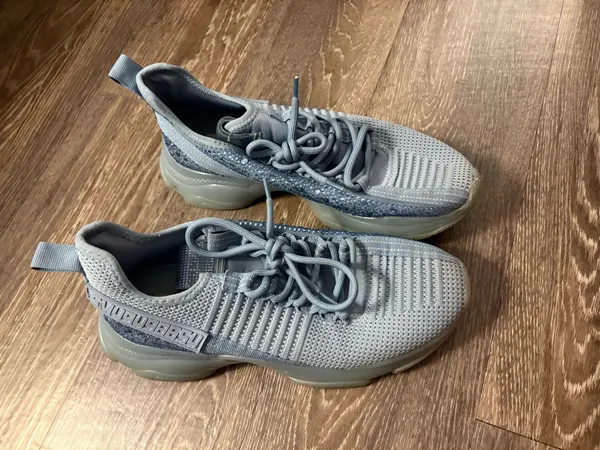 NWOT Steve Madden Maxima Rhinestone Knit Sneakers in a light blue. Size 9 - Image 3
