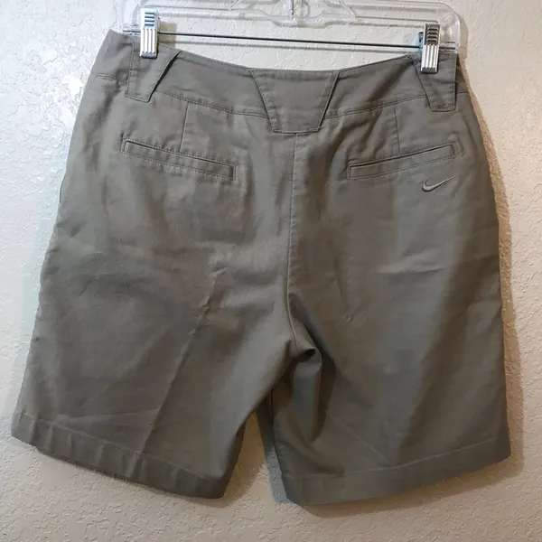 Nike Khaki golf shorts SZ 6 - Image 2