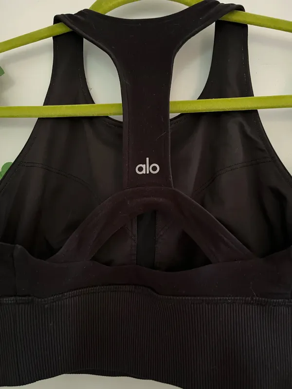 Alo Yoga - Image 4