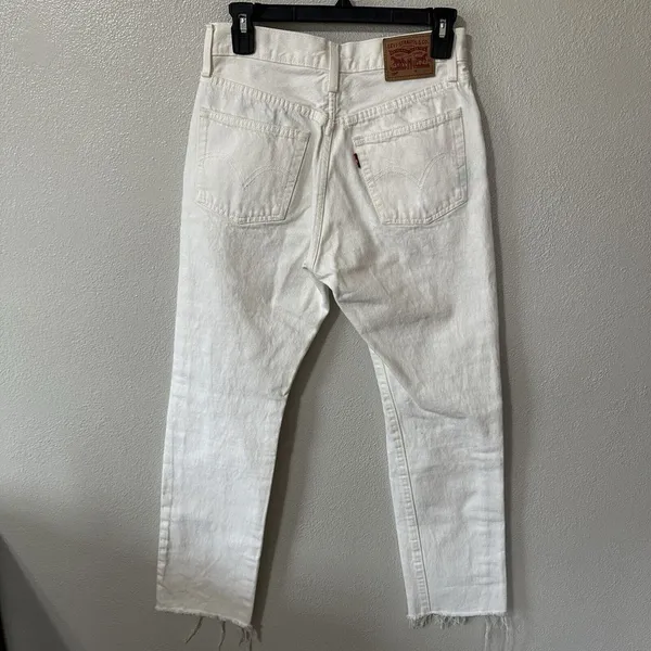 Levis 501 Jeans White Distressed Button Fly Women's Size‎ 26x30 Straight Raw Hem - Image 4