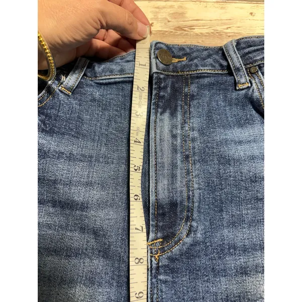 Risen Jean Shorts Frayed Hem Women's Plus Size 2X Distressed Denim Medium Wash - Image 6