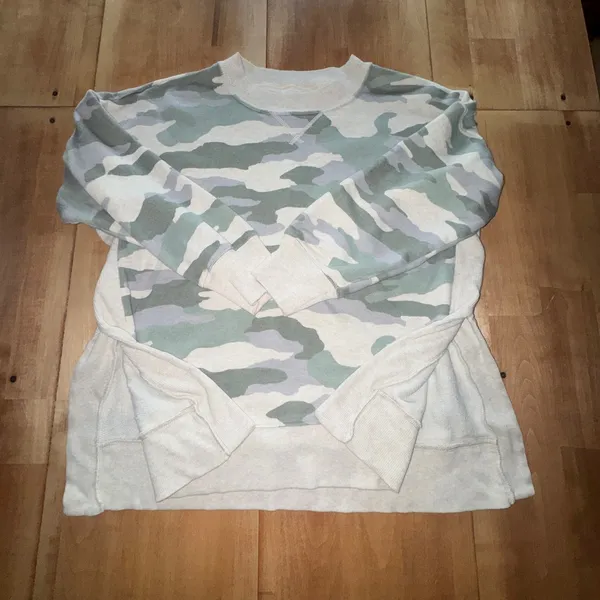 Aerie‎ Womens Oversized Camo Sweatshirt Green Grey Camouflage Side Slit Large - Image 2