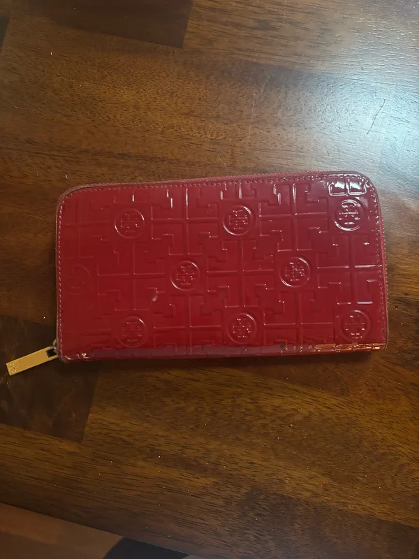 Tory Burch red patent leather large wallet  - Image 6
