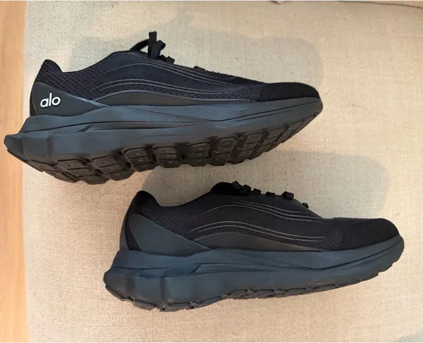 Alo Shoes Yoga - Image 4