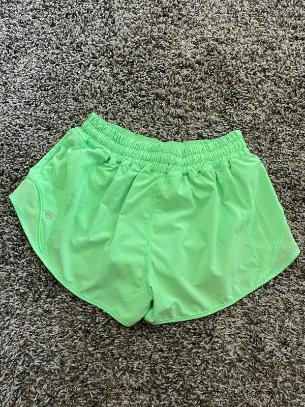 Lululemon Shorts Hotty Hot 2.5" Low-Rise - Image 2