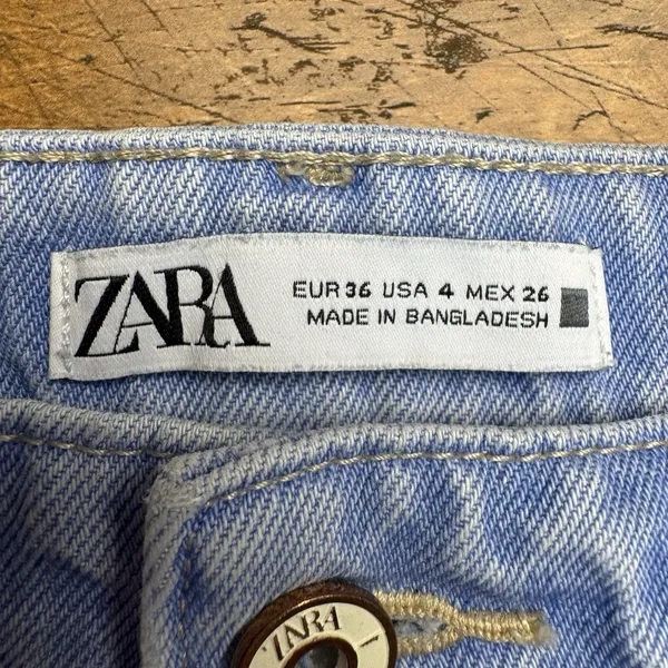 Women's‎ Zara light Blue denim jean shorts, Sz- 4 - Image 4