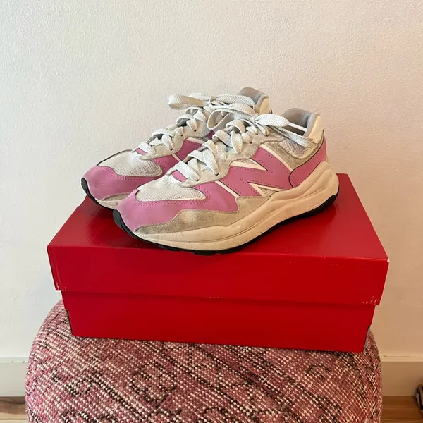 New Balance Women's Pink and White Sneakers Limited Edition Barbie Pink - Image 4
