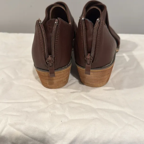 Olive Street Charliee Comfort Criss Cross Slip on Flat Black 10 - Image 4