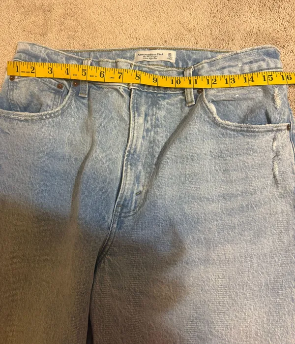 Abercrombie 90’s Ultra High Rise Jeans - Image 4