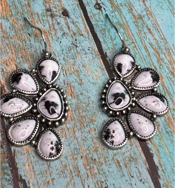Black and white western style ladies jewelry set - Image 3
