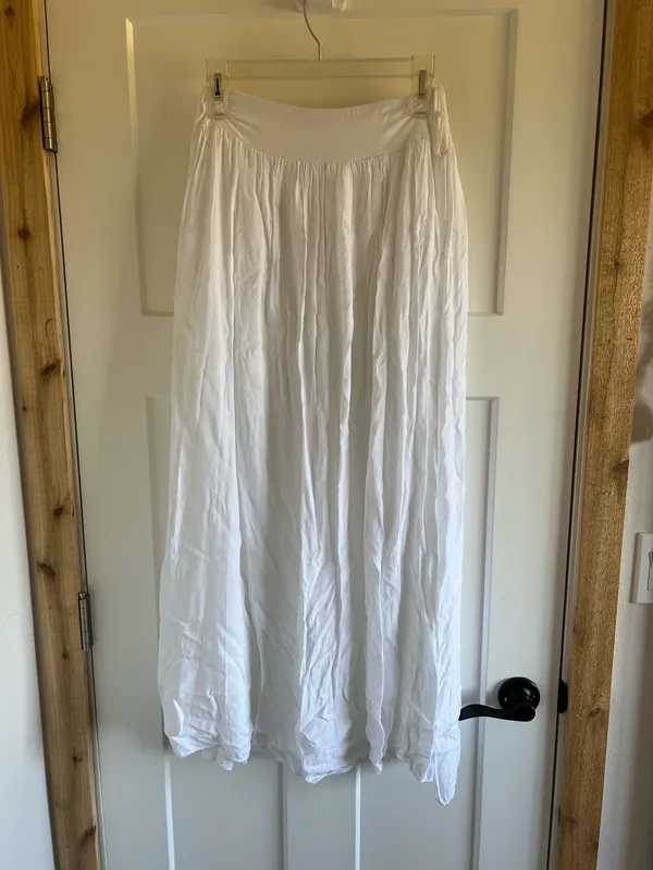 Boutique white maxi skirt - Image 2