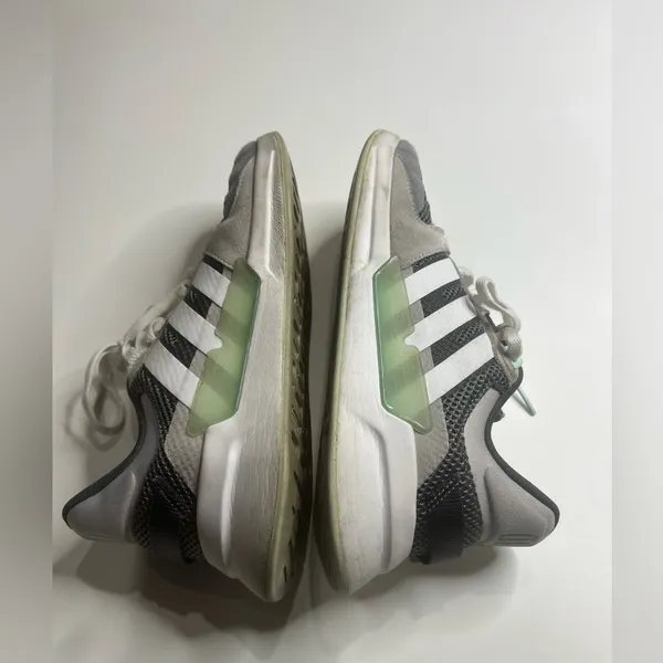 Women’s adidas low top cloud foam running shoes size 7.5 - Image 9