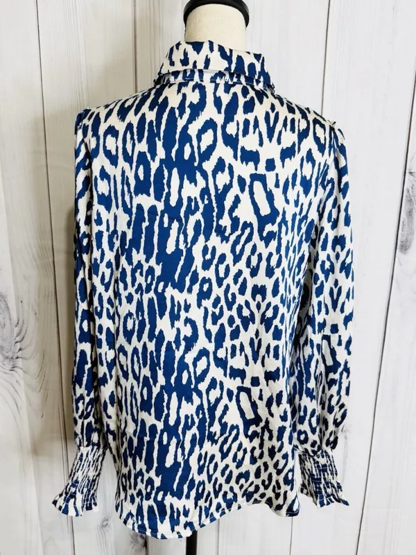 Entro Abstract Button Down Satin Top Smocked Cuff Ruffle Sz L Blue Ivory NWOT - Image 5