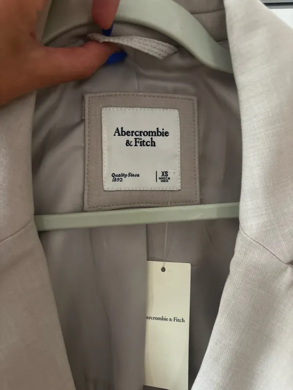 Abercrombie Cropped Light Blazer - Image 2