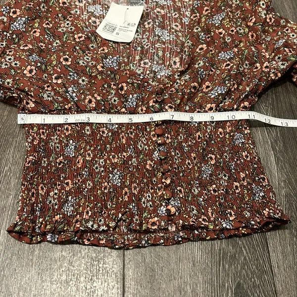 Women’s Forever 21 Floral Print Peasant Long Sleeved Crop Top (NWT) - Image 6