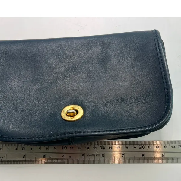 VINTAGE 90's Partners by MERVYNS Navy Blue Leather Front Flap Crossbody Purse - Image 9