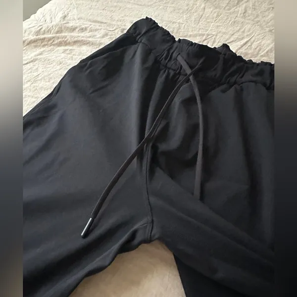 Lululemon stretch high rise joggers black size 4 - Image 4